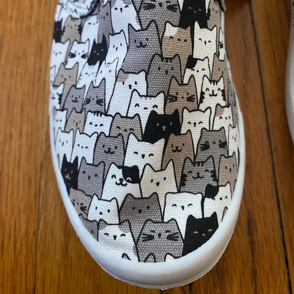 NEW Cynthia Rowley CAT print sneakers, Size: 7, Color: B/W - Picture 3 of 6